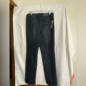 Mandie Bandolino jeans. Size 10. Natural Waist, straight leg